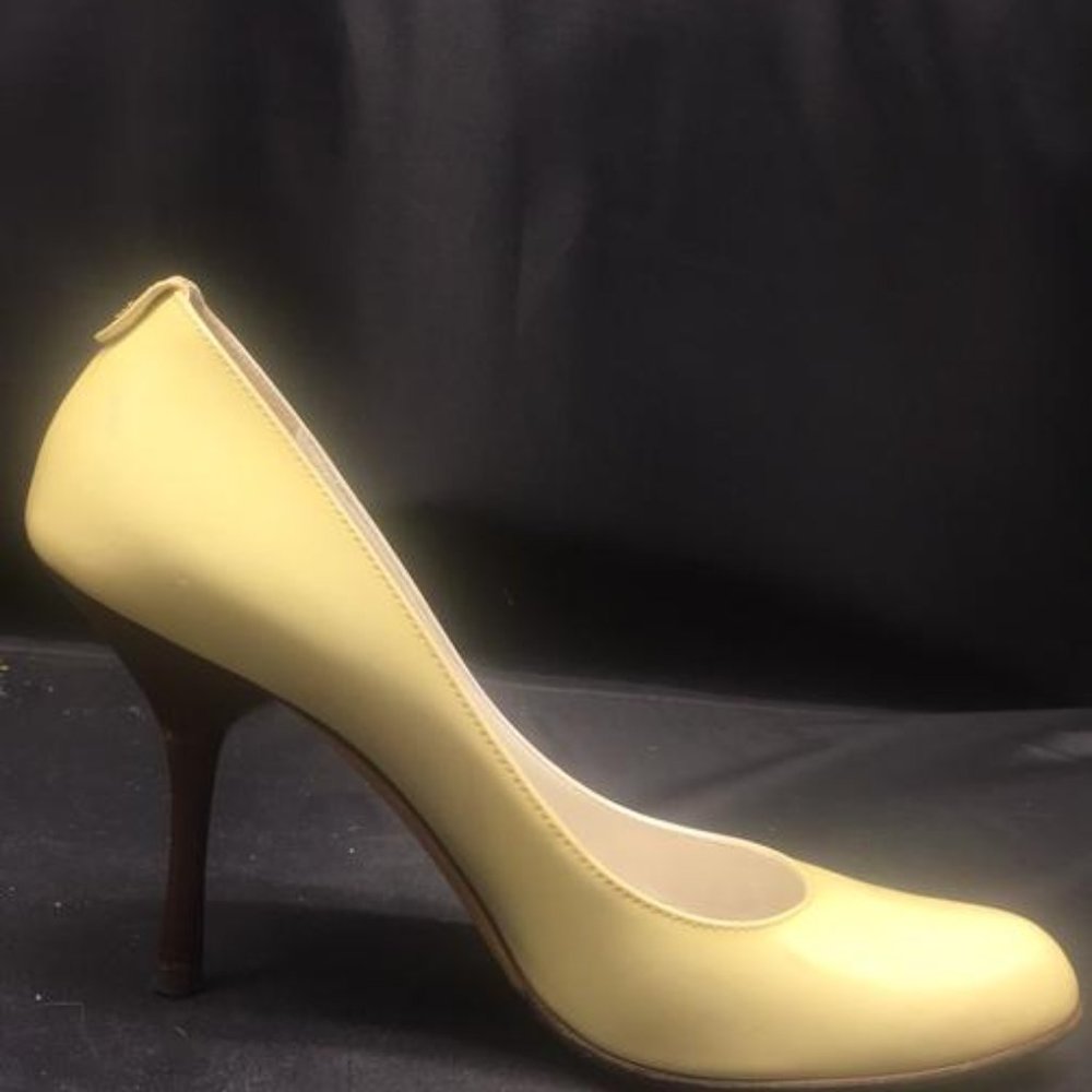 Gucci Yellow Patent Leather Pumps - Picture 6 of 12
